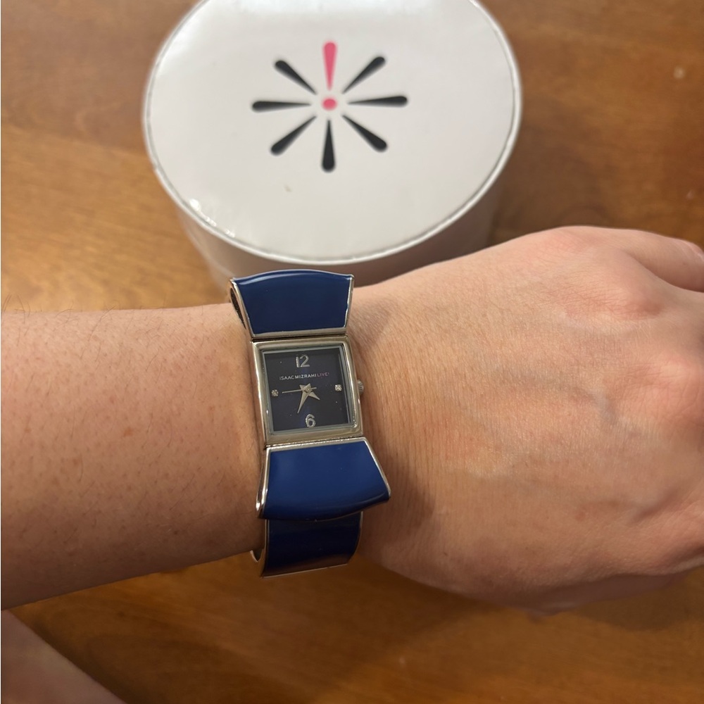ISAAC MIZRAHI Bow Design Clasp Enamel Bracelet Watch - Picture 4 of 7